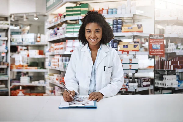 Just Follow Instructions Cropped Portrait Attractive Young Female Pharmacist Working — Stock Photo, Image
