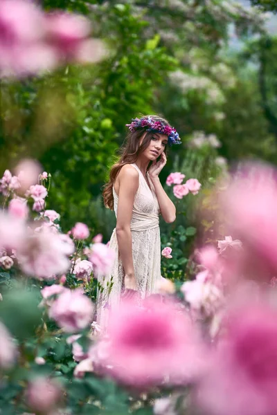Life Enjoyed Just Endured Beautiful Young Woman Wearing Floral Head — Stock fotografie