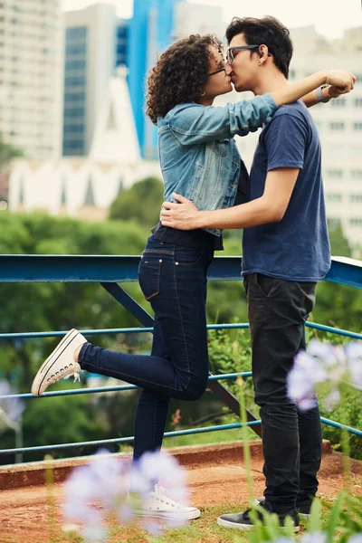 How Lucky Have Found Love Young Teenage Couple Kissing Outdoors — Stockfoto