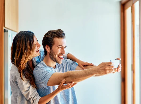 Come Make Silly Face Happy Young Couple Taking Selfie Together — Stock fotografie