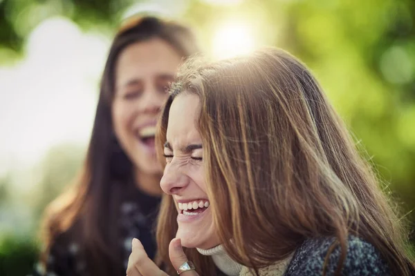 Sharing Lots Laughter Two Attractive Young Women Laughing While Sitting — Stock fotografie