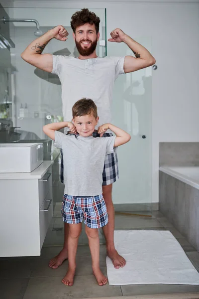 Check Out Babies Portrait Father His Little Son Flexing Arms – stockfoto