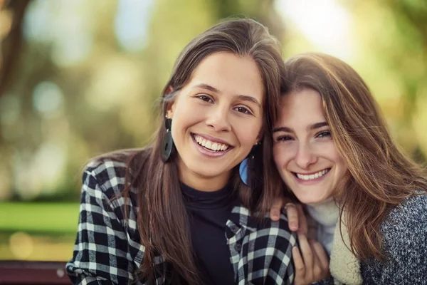 Shes Best Friend Cropped Portrait Two Attractive Young Women Spending — Stockfoto