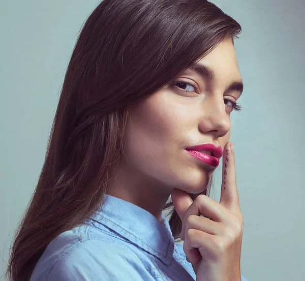 Youre Sworn Secrecy Studio Portrait Attractive Young Woman Posing Her — Stockfoto