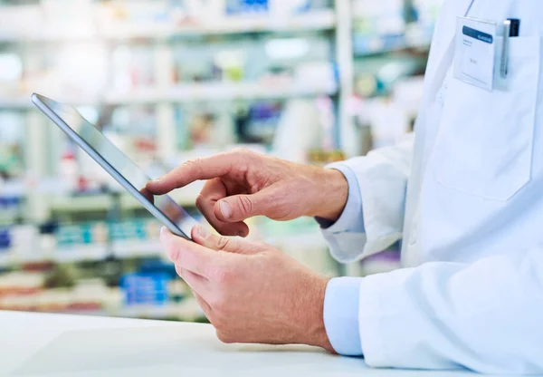 Computer Technology Helps Pharmacies Better Manage Supplies Pharmacist Using Digital — Fotografia de Stock