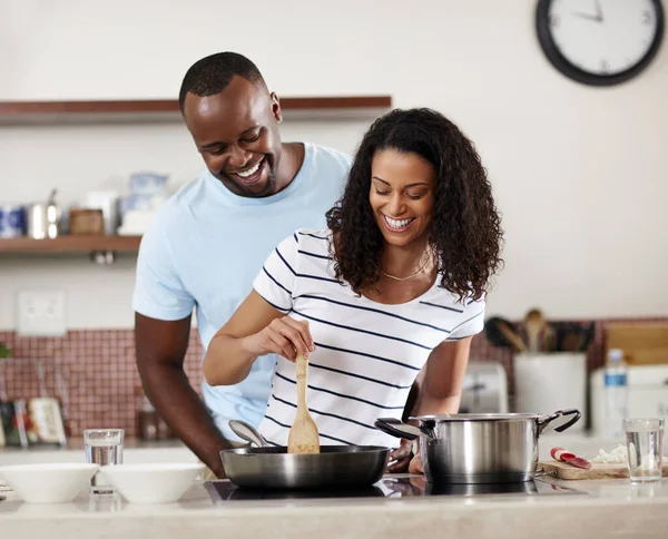 Fell Love Her First Her Cooking Young Married Couple Cooking — Stock Photo, Image