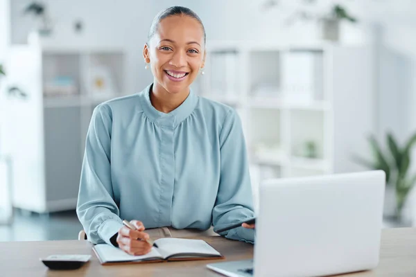 Modern Smiling Young Business Woman Enjoying Her Work Office Computer — Stockfoto