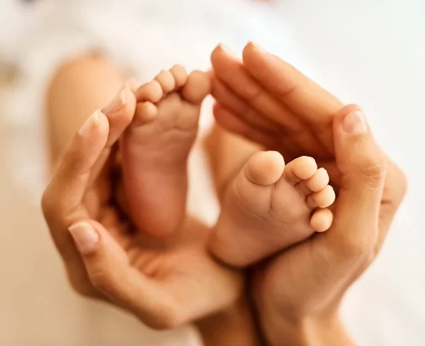 Tiny Feet Made Her Life Complete Mother Gently Holding Her — 图库照片