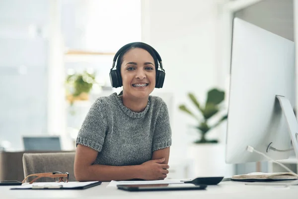 Relaxed Satisfied Businesswoman Listening Music Headphones While Sitting Alone Office — ストック写真