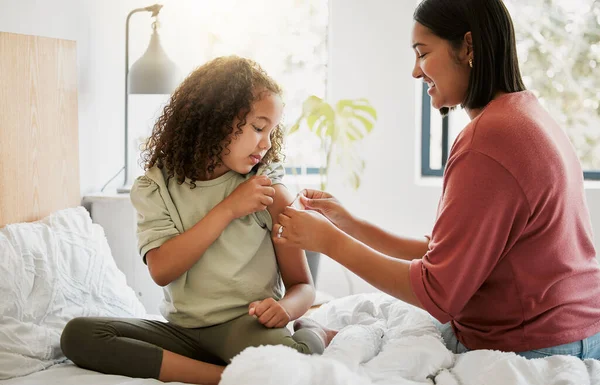 Loving Mother Comforting Her Daughter Bandaid Bed Being Affectionate Caring — Stock Fotó