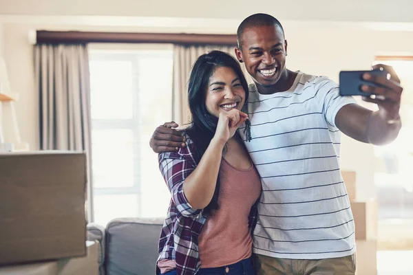 Guess Who Just Got Keys Young Couple Taking Selfie New — Stock fotografie