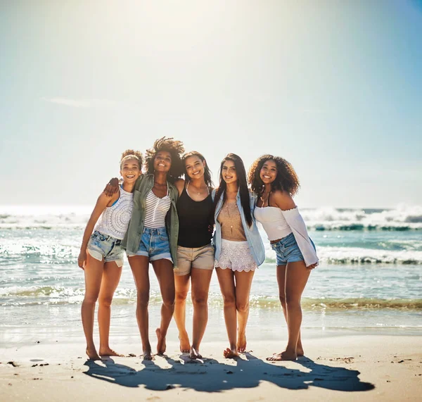 Just Say Word Beach Well Group Girlfriends Spending Day Beach — Fotografie, imagine de stoc