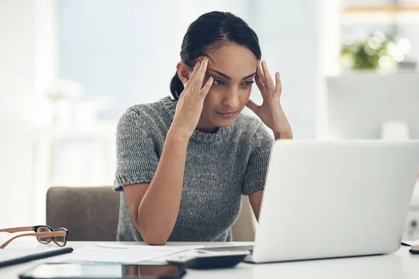 Confused Stressed Anxious Businesswoman Laptop Suffering Headache Pressure Agency Deadline — Stock Fotó
