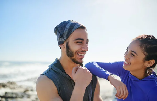 What Beautiful Day Out Two Young Cheerful Friends Hanging Out — Fotografia de Stock