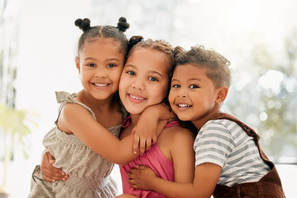 Siblings Boy Girl Children Hugging Bonding Together Cute Happy Family — Stockfoto