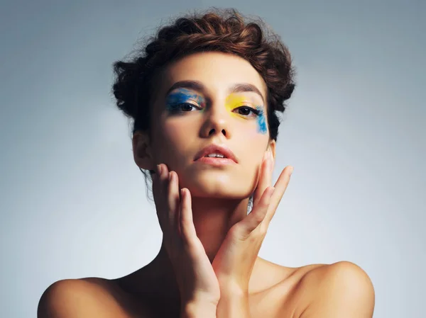 Eye Makeup Makes Impact Studio Shot Attractive Young Woman Brightly — Zdjęcie stockowe