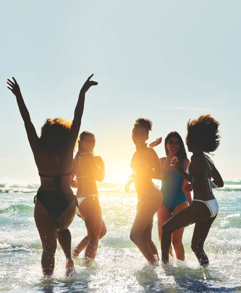 Summer Belongs Portrait Group Happy Young Women Having Fun Together — Stock Fotó