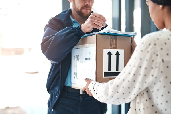 Youll Need Sign Unrecognizable Delivery Man Handing Package Female Customer — Fotografia de Stock