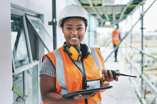 Portrait Proud Black Construction Worker Leading Power While Managing Site — Stock Fotó