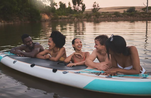 Friends Vacation Having Fun While Leaning Paddle Board Talking Lake — Foto de Stock