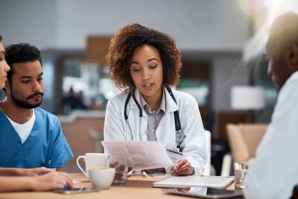 Going Business Usual Group Young Doctors Having Meeting Coffee Table — Stockfoto