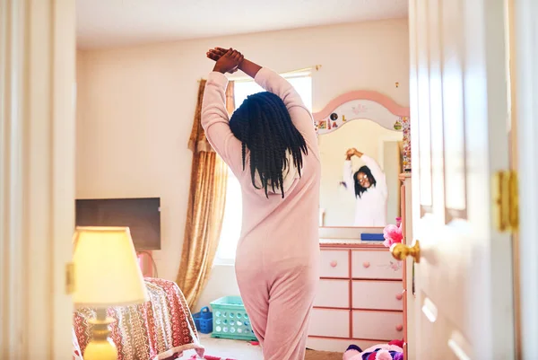 Great Sleep Rearview Shot Unrecognizable Little Girl Stretching Her Bedroom — Stok fotoğraf