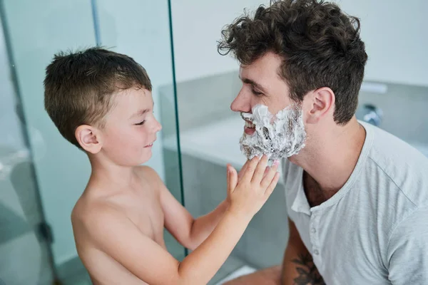 Your Beard Prickly Dad Little Boy Rubbing Shaving Cream His — Stock Photo, Image