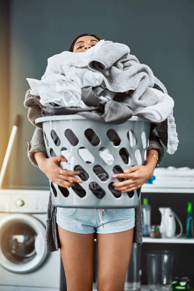 Laundry Might Taller Conquer Unrecognizable Woman Doing Her Laundry Home — Stock Fotó