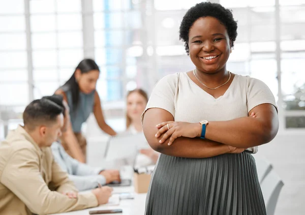 Motivated Confident Happy Female Leader Standing Her Arms Crossed Boardroom — Foto de Stock