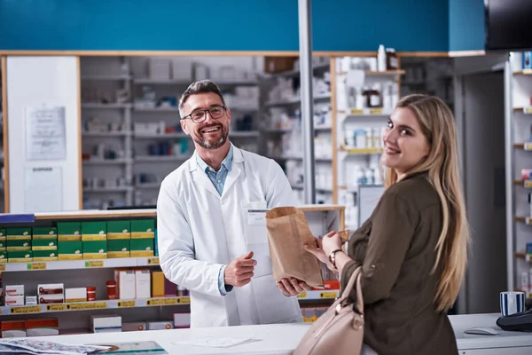 Thats Why Ill Keep Coming Back Here Portrait Mature Pharmacist — Foto de Stock
