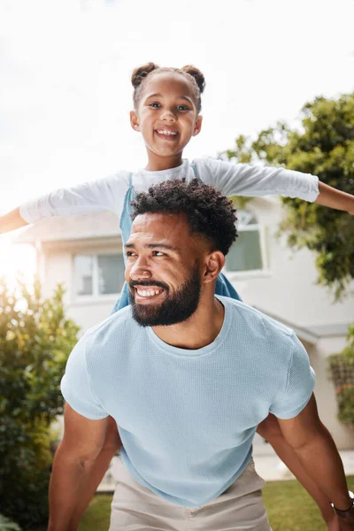 Piggyback Playful Young Father His Child Bonding Outdoors Garden Home — Fotografia de Stock