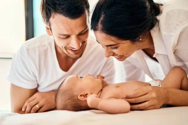 Born Happy Home Happy Mother Father Bonding Baby Boy Home — Foto Stock