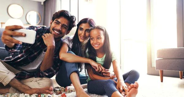 Love Taking Saturday Selfie Young Family Taking Selfie Home — Foto Stock