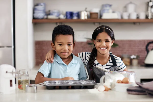 Excited Baking Together Adorable Brother Sister Baking Together Kitchen Home — Fotografia de Stock