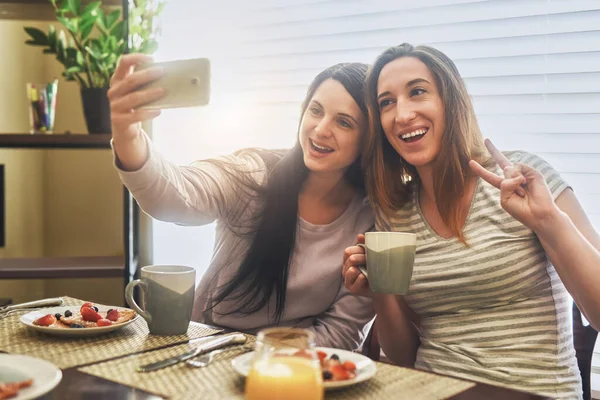 Weekends Home Best Friend Two Young Women Having Breakfast Together — Foto Stock