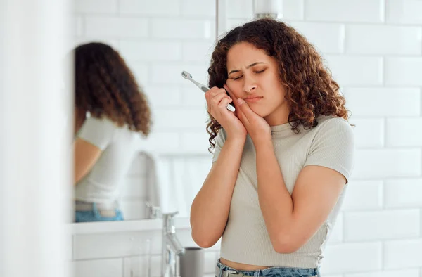 Toothache Pain Sensitive Teeth Woman Brushing Her Teeth Bathroom Home — Zdjęcie stockowe