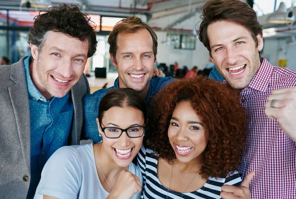 Fun Cheerful Casual Business People Celebrating Office Together Portrait Happy — Fotografia de Stock