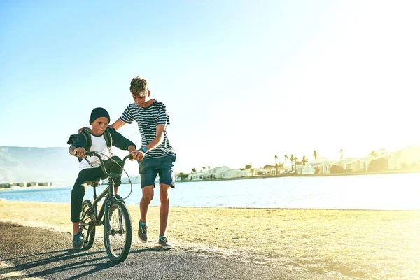 Giving His Brother Little Helping Hand Full Length Shot Young — Fotografia de Stock