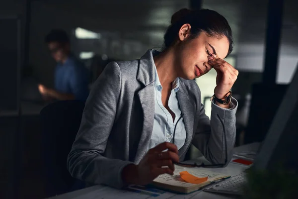 Putting Those Overtime Hours Young Attractive Businesswoman Working Late Night — Stock Photo, Image