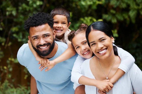 Happy Carefree Fun Family Playing Bonding Enjoying Day Nature Park — Stockfoto