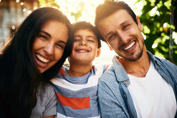 Out Day Fun Family Portrait Happy Family Bonding Together Outdoors — Foto Stock
