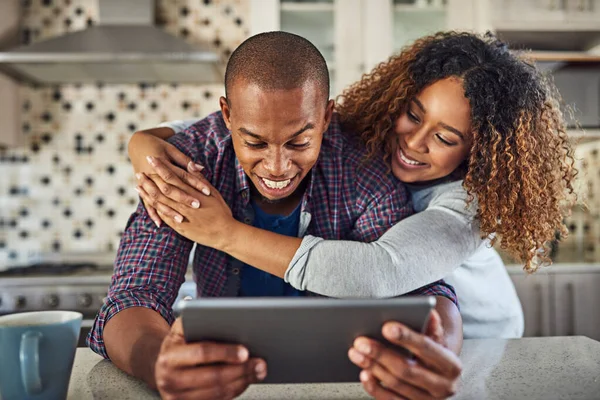 Whats Affectionate Young Couple Using Tablet Kitchen Home — Fotografia de Stock