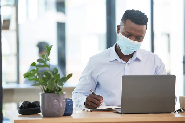 Covid Mask Business Man Working Quarantine Pandemic Office Workplace Safety — Foto Stock
