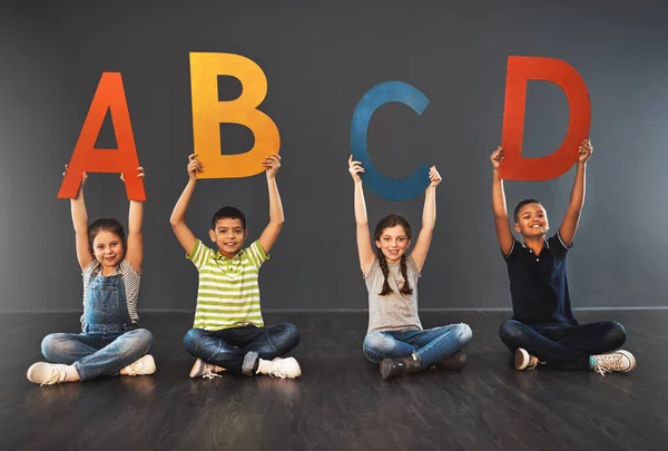 Now Know Abc Studio Portrait Diverse Group Kids Holding Letters — Stock Photo, Image