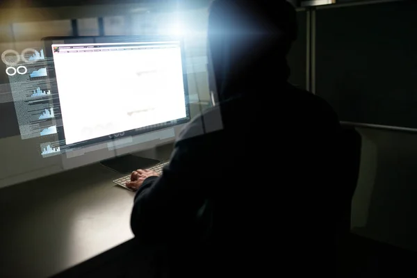Hes Caught Code Rearview Shot Unrecognizable Male Computer Programmer Working — 图库照片