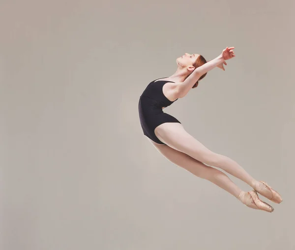 Ballet Dancer Dancing Training Artistically Jumping Air Flexibility Fitness Performance — Stockfoto