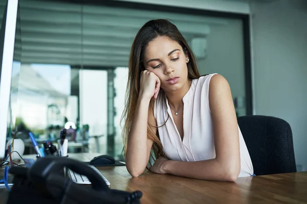 What Dull Day Young Businesswoman Looking Bored While Working Office — Stock Photo, Image
