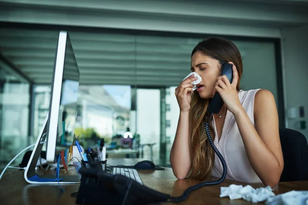 Should Have Taken Day Sick Young Businesswoman Blowing Her Nose — Photo