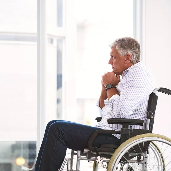 Theres Lot Going His Mind Focused Mature Man Sitting Wheelchair — Foto de Stock