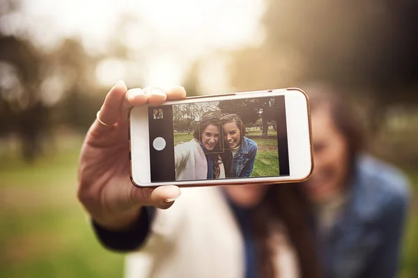 One Going Social Media Two Cheerful Young Friends Taking Self — Foto Stock
